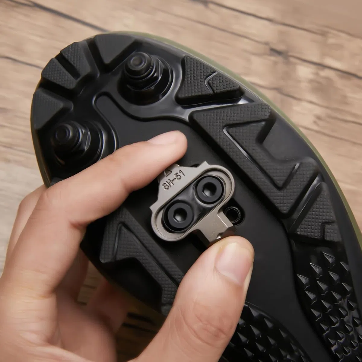 2 Pezzi Tacchetti per Bici, Compatibili con SPD SM-SH51, Acciaio Tacchetti per Scarpe da Bicicletta Forti Tacchetti per Pedali MTB Mountain Bike Tacchetti per Scarpe da Spinning
