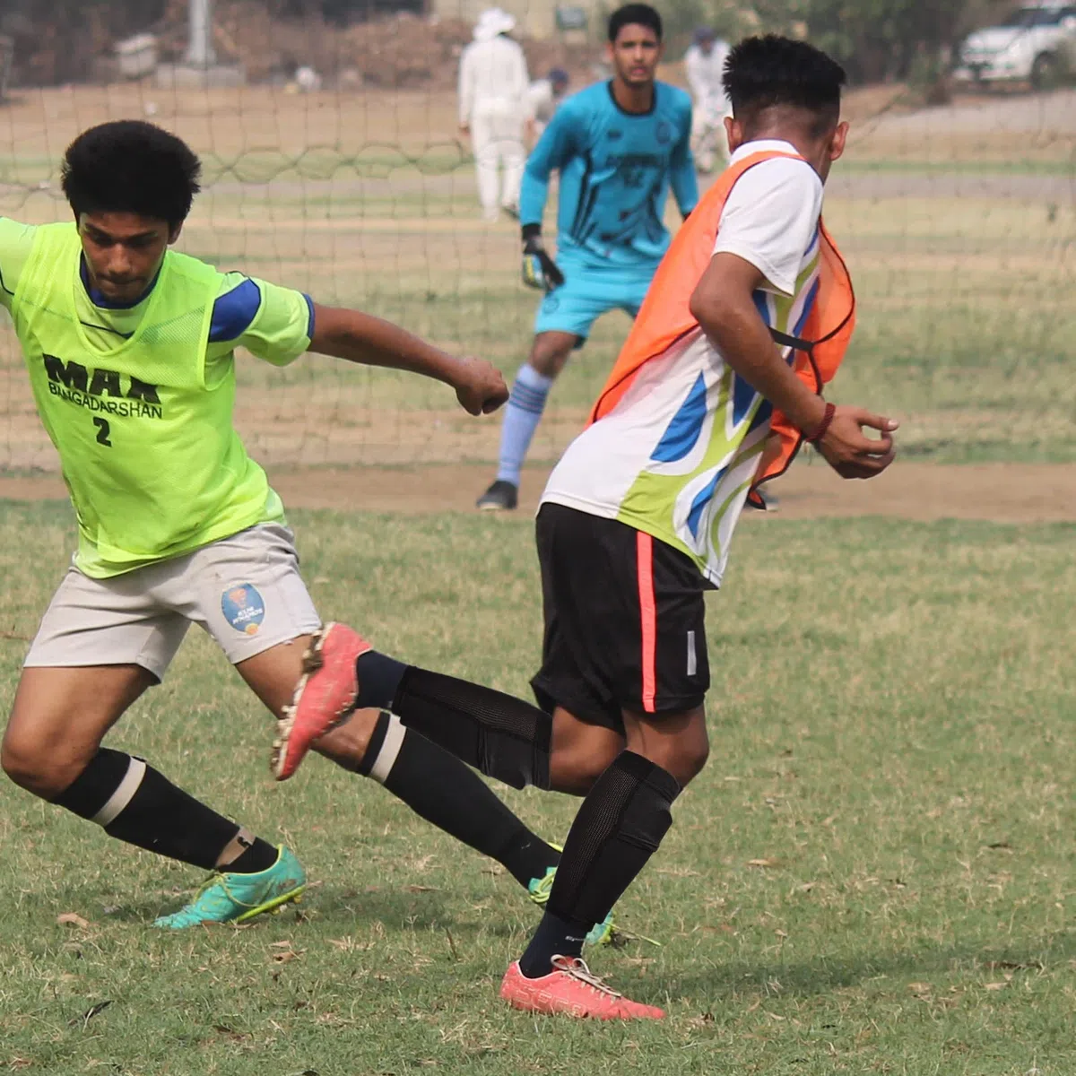 Parastinchi da Calcio Calzino con Striscia Antiscivolo, Parastinchi da Calcio per Bambini e Adulti, Maniche ad Alta Elasticità, Parastinchi Con Tasca, Partita di Calcio Protezione Gambe Maniche