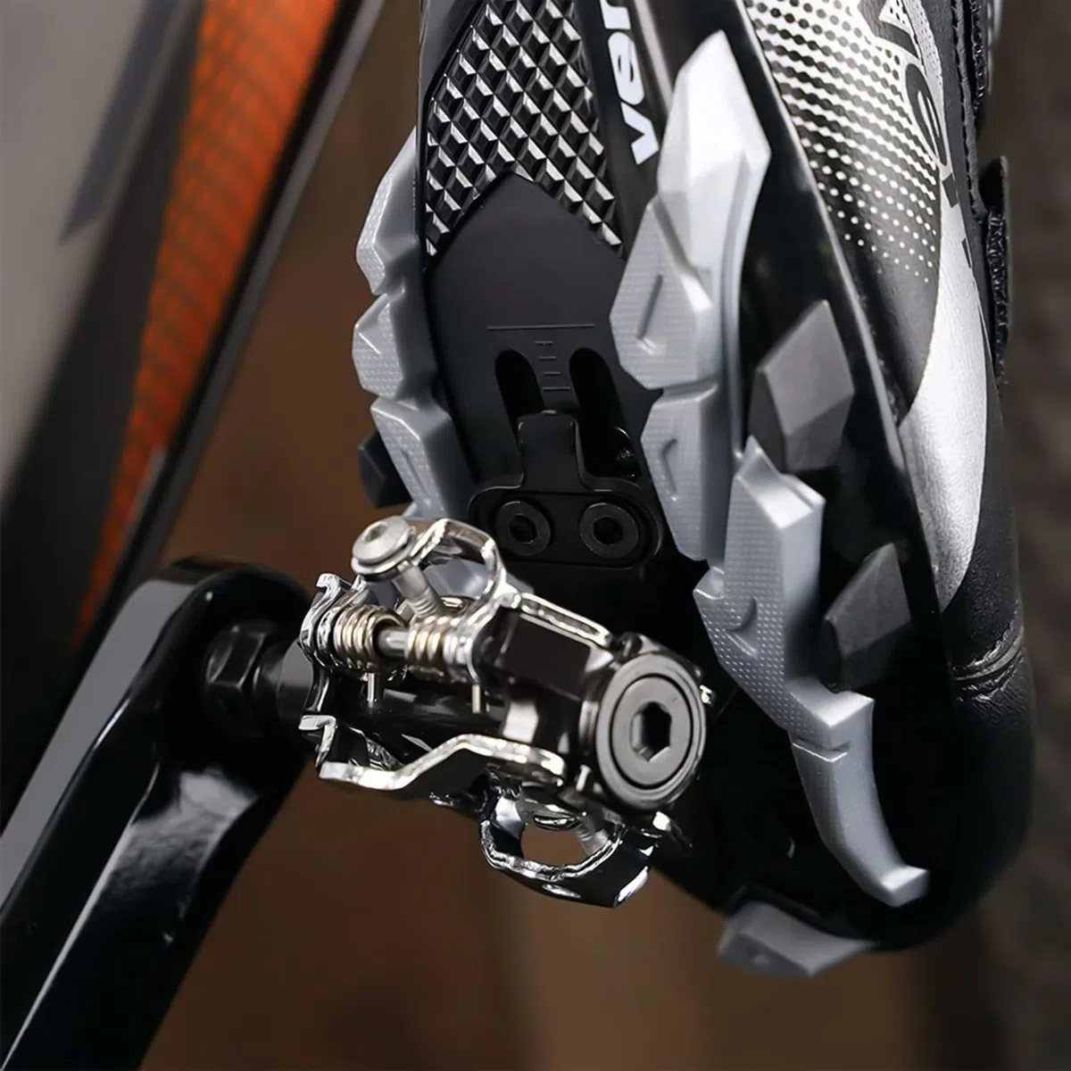2 Pezzi Tacchetti per Bici, Compatibili con SPD SM-SH51, Acciaio Tacchetti per Scarpe da Bicicletta Forti Tacchetti per Pedali MTB Mountain Bike Tacchetti per Scarpe da Spinning