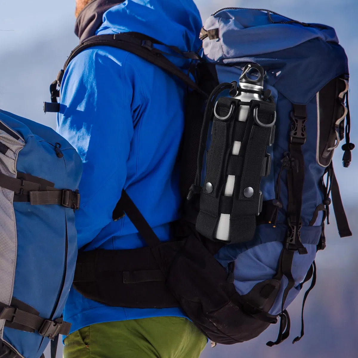 Colexy Portaborraccia Zaino,Regolabile Porta Borraccia Zaino,Nylon con Coulisse, Adatto per Escursioni All'Aria Aperta, Campeggio, Trekking (Nero)